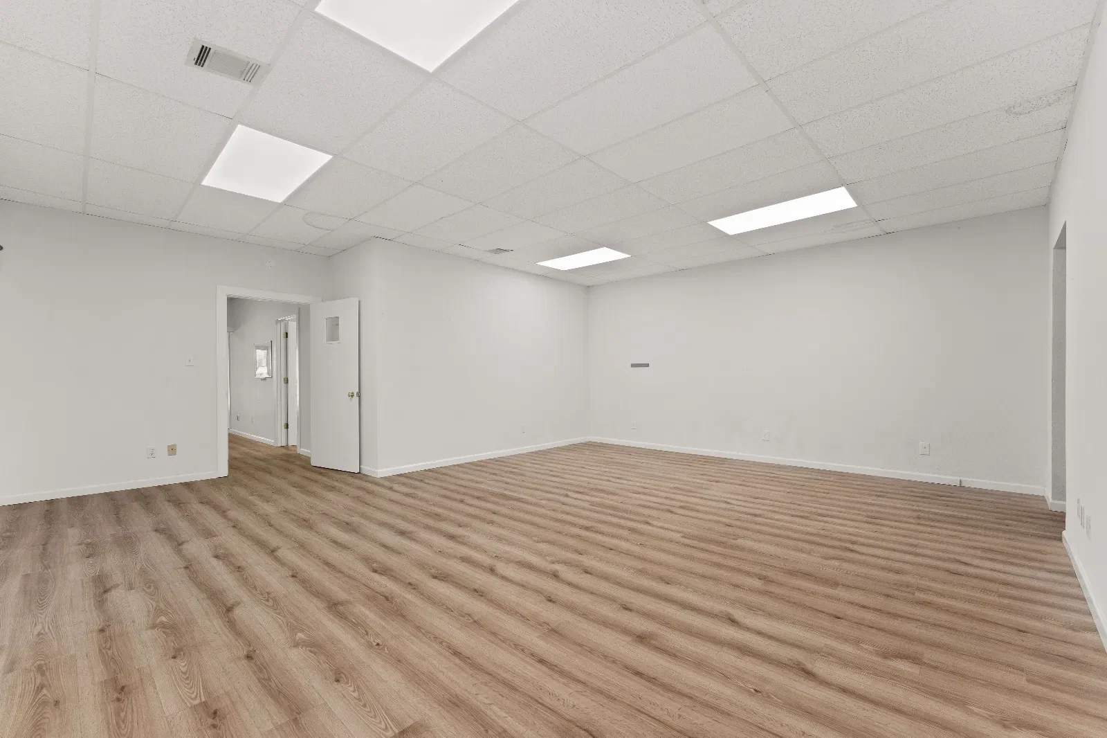 Empty commercial space before virtual staging